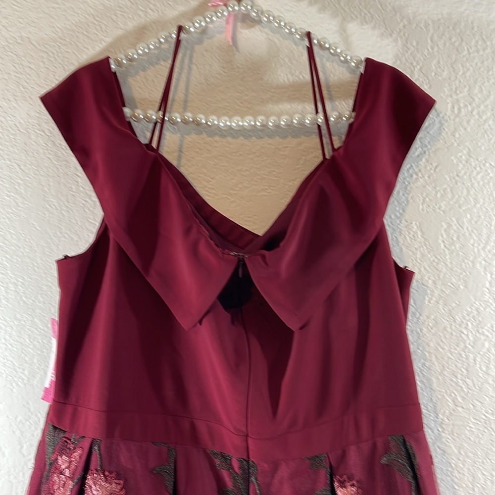 Morgan & Co. Juniors' Embroidered Cold-Shoulder Fit & Flare Dress Pockets Sz 20W - Picture 8 of 14